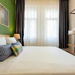 3-bedroom 2-bathroom, Centrally Located Ground-floor -no Stairs Istambul