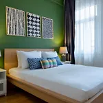 Appartement 3-bedroom 2-bathroom, Centrally Located Ground-floor -no Stairs
