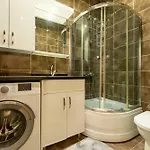 Appartement 3-bedroom 2-bathroom, Centrally Located Ground-floor -no Stairs