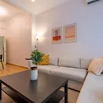 3-bedroom 2-bathroom, Centrally Located Ground-floor -no Stairs Appartement *
