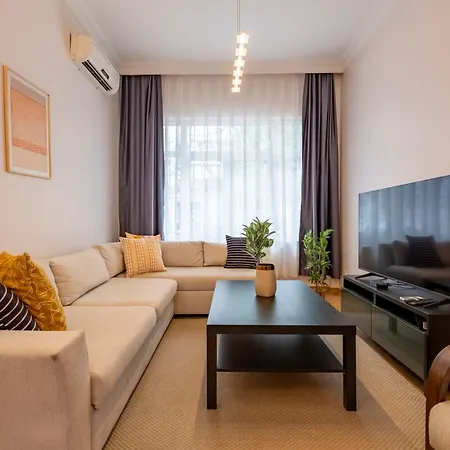 3-bedroom 2-bathroom, Centrally Located Ground-floor -no Stairs Appartement *