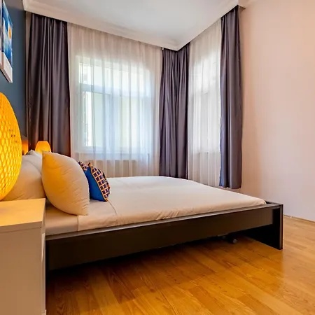 3-bedroom 2-bathroom, Centrally Located Ground-floor -no Stairs Istambul