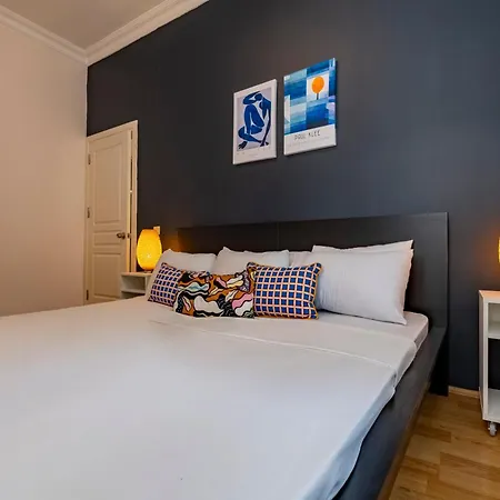 3-bedroom 2-bathroom, Centrally Located Ground-floor -no Stairs