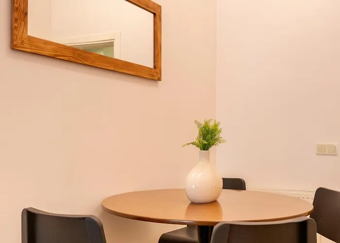 3-bedroom 2-bathroom, Centrally Located Ground-floor -no Stairs * Estambul