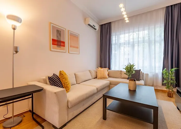 Apartamento 3-bedroom 2-bathroom, Centrally Located Ground-floor -no Stairs Estambul