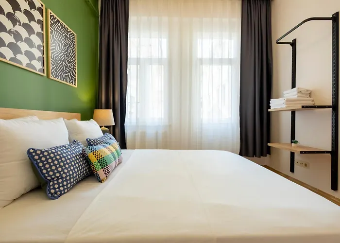 3-bedroom 2-bathroom, Centrally Located Ground-floor -no Stairs Estambul