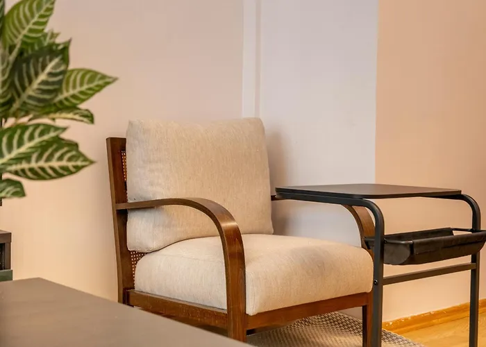 3-bedroom 2-bathroom, Centrally Located Ground-floor -no Stairs Apartamento Estambul