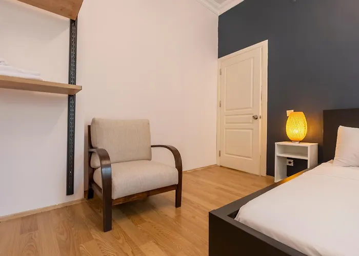 Apartamento 3-bedroom 2-bathroom, Centrally Located Ground-floor -no Stairs *