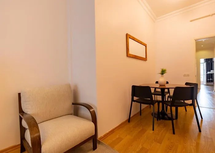 Apartamento 3-bedroom 2-bathroom, Centrally Located Ground-floor -no Stairs Estambul