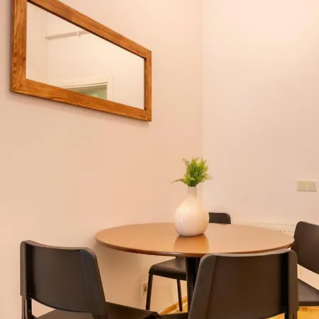 3-bedroom 2-bathroom, Centrally Located Ground-floor -no Stairs * Istanboel