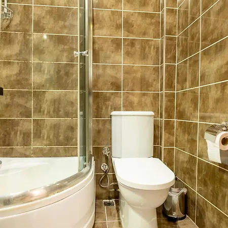 3-bedroom 2-bathroom, Centrally Located Ground-floor -no Stairs