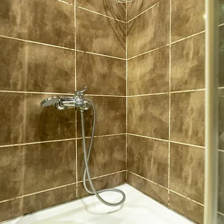 3-bedroom 2-bathroom, Centrally Located Ground-floor -no Stairs Appartement *