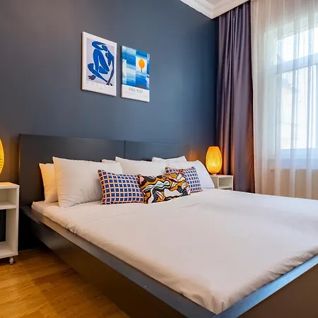3-bedroom 2-bathroom, Centrally Located Ground-floor -no Stairs Appartement