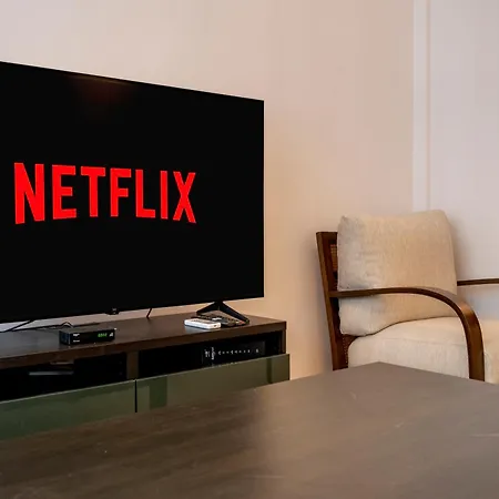 3-bedroom 2-bathroom, Centrally Located Ground-floor -no Stairs *
