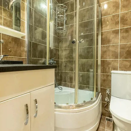 3-bedroom 2-bathroom, Centrally Located Ground-floor -no Stairs Istanboel