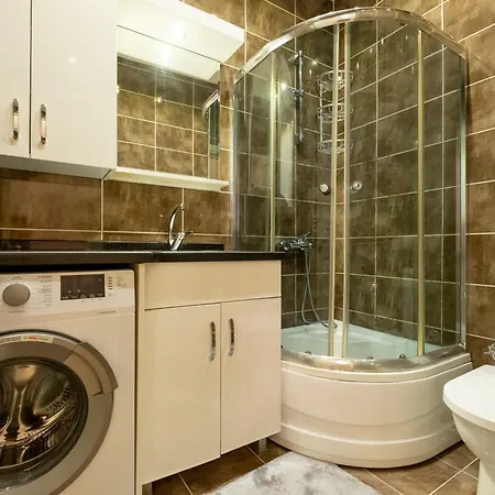 Appartement 3-bedroom 2-bathroom, Centrally Located Ground-floor -no Stairs