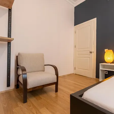 Appartement 3-bedroom 2-bathroom, Centrally Located Ground-floor -no Stairs *