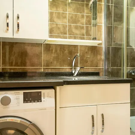 3-bedroom 2-bathroom, Centrally Located Ground-floor -no Stairs * Istanboel