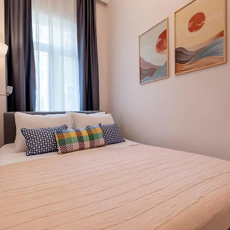 3-bedroom 2-bathroom, Centrally Located Ground-floor -no Stairs Appartement