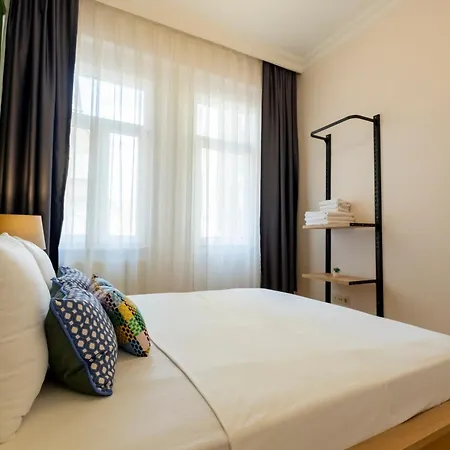 Appartement 3-bedroom 2-bathroom, Centrally Located Ground-floor -no Stairs Istambul