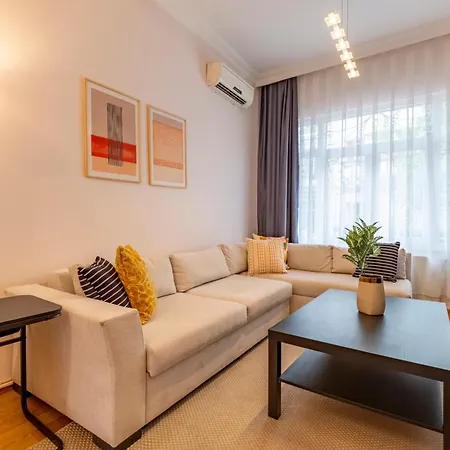 Appartement 3-bedroom 2-bathroom, Centrally Located Ground-floor -no Stairs Istambul