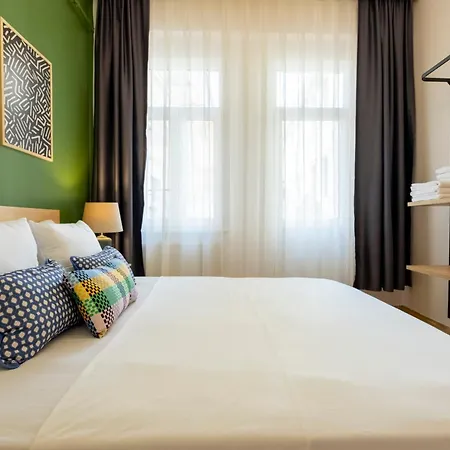 3-bedroom 2-bathroom, Centrally Located Ground-floor -no Stairs Istambul