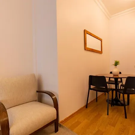 Appartement 3-bedroom 2-bathroom, Centrally Located Ground-floor -no Stairs Istambul