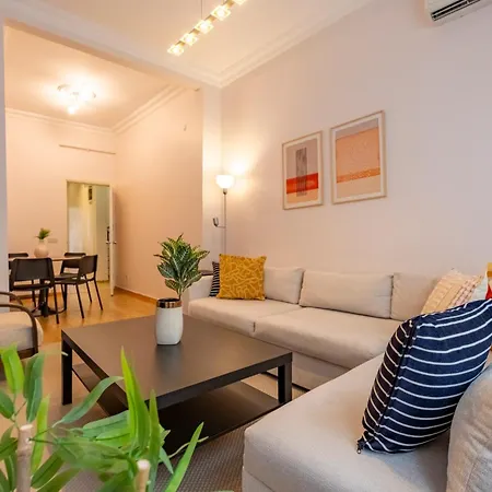 3-bedroom 2-bathroom, Centrally Located Ground-floor -no Stairs Appartement *