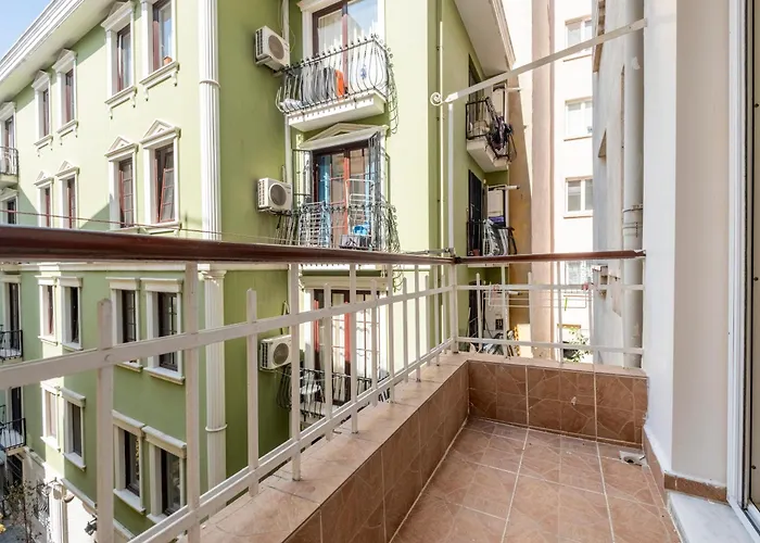 Appartement 3-bedroom 2-bathroom, Centrally Located Ground-floor -no Stairs