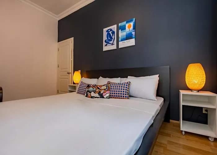 3-bedroom 2-bathroom, Centrally Located Ground-floor -no Stairs