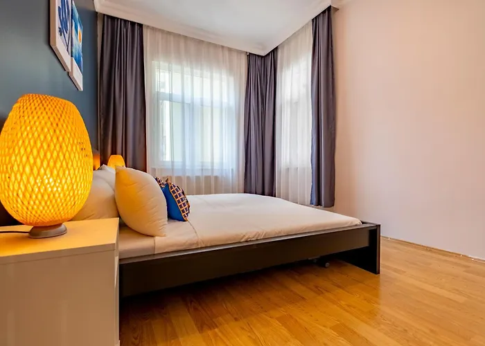 3-bedroom 2-bathroom, Centrally Located Ground-floor -no Stairs Istambul