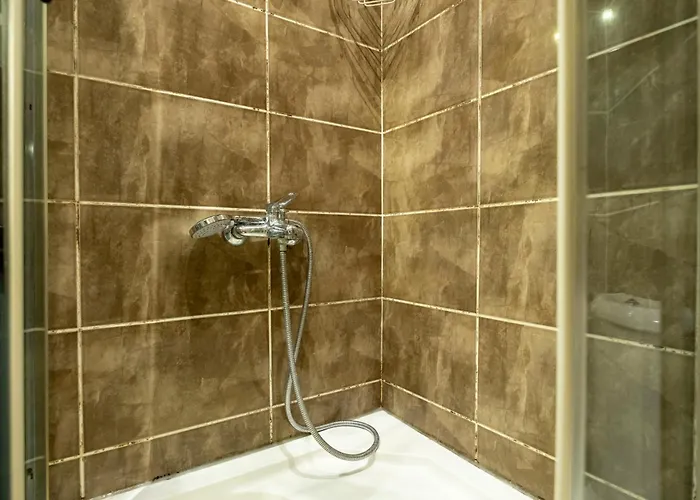 3-bedroom 2-bathroom, Centrally Located Ground-floor -no Stairs Appartement *