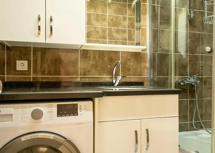 3-bedroom 2-bathroom, Centrally Located Ground-floor -no Stairs * Istambul