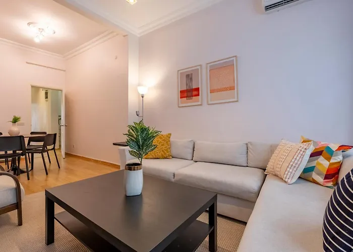 3-bedroom 2-bathroom, Centrally Located Ground-floor -no Stairs Appartement *